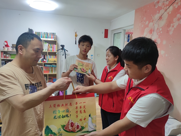 暖心助考，一舉高“粽” ——三箭物業(yè)公司黨支部深入開展“亮身份、樹形象、作貢獻(xiàn)、助發(fā)展”活動(dòng)